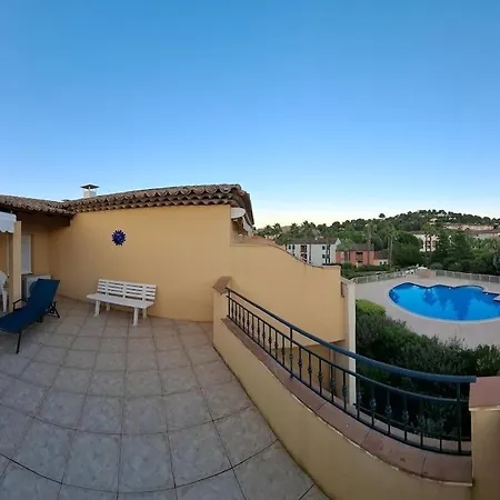 Large Open-sky Terrace In A High-end كافالير سور مير